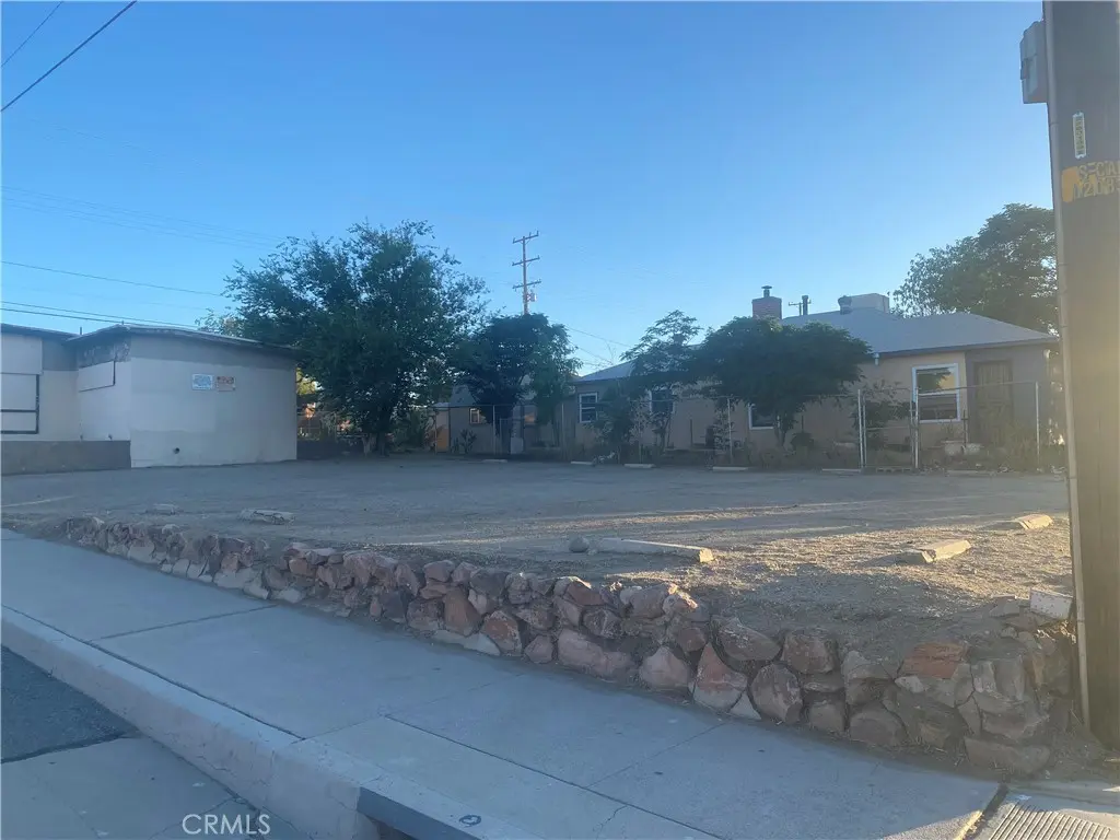 200 S 1st, Barstow, CA — listing photo 1