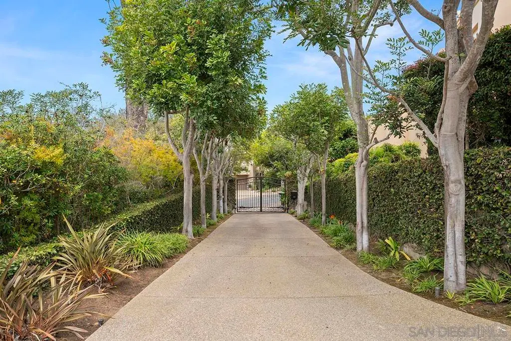 Single Family Residence for rent at 7612 Hillside Dr, La Jolla, CA featuring 3 beds and 4 baths