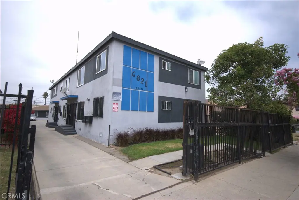 Residential Lease for rent at 6821 11th Avenue 2, Los Angeles, Los Angeles County, CA featuring 12 beds and 8 baths
