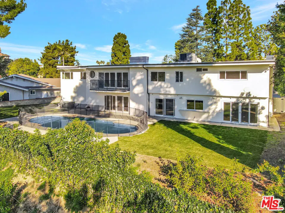 Residential Lease for rent at 16608 Park Lane Circle, Los Angeles, Los Angeles County, CA featuring 5 beds and 5 baths