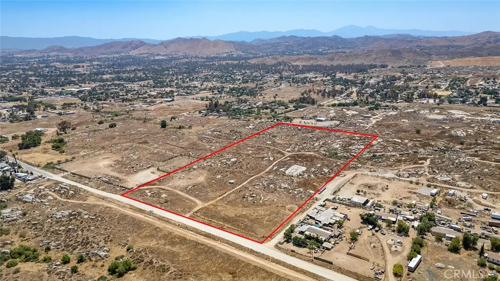 19 Lukens, Perris, CA — listing photo 1