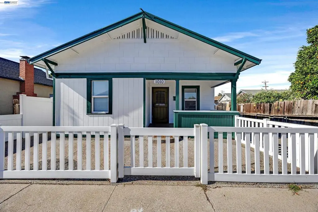 Single Family Residence for sale at 1010 W 4Th St, Antioch, CA featuring 3 beds and 1 bath