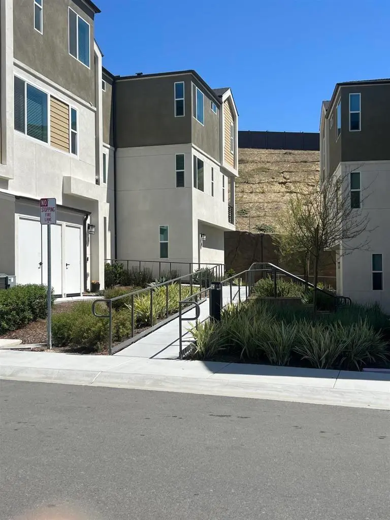 Condominium for sale at 816 Makani Street 5, Chula Vista, CA featuring 2 beds and 3 baths