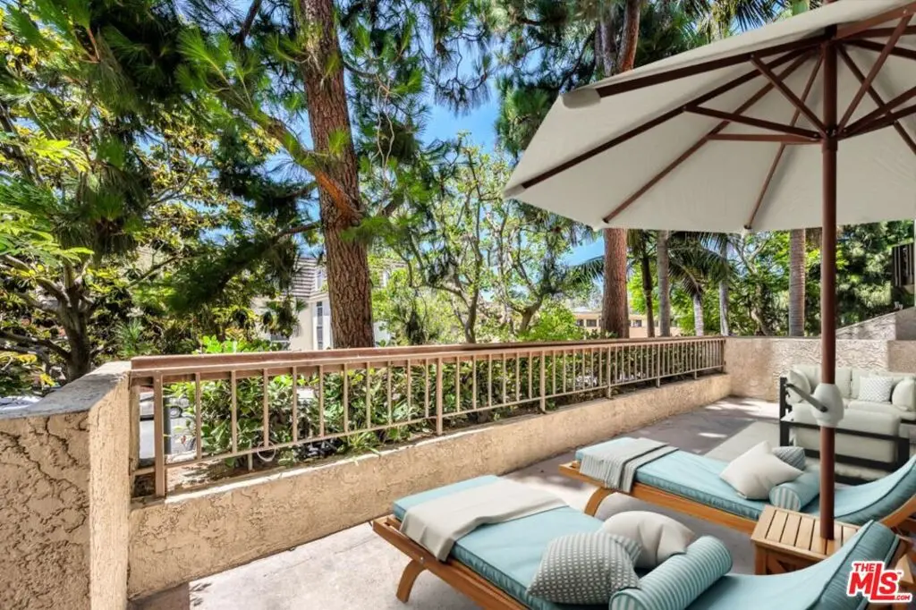 8600 Tuscany Avenue 202, Playa Del Rey, CA — listing photo 1