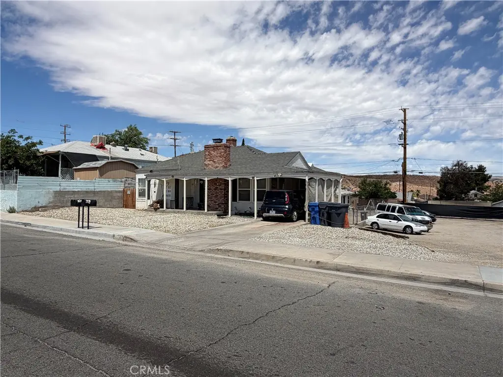 137 W Fredricks, Barstow, CA — listing photo 1