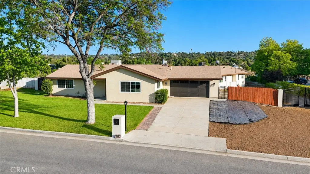 Residential Lease for rent at 1404 Highridge Street, Riverside, Riverside County, CA featuring 3 beds and 2 baths