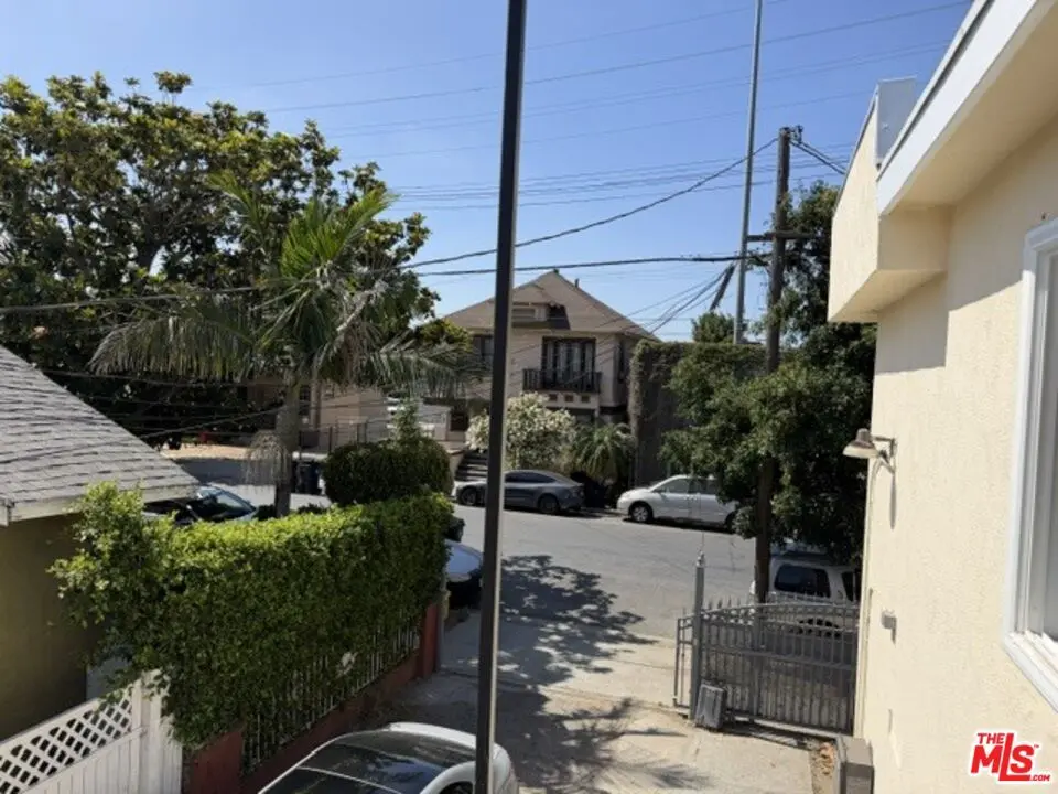 Single Family Residence for rent at 1499 W 35th Place 4, Los Angeles, CA featuring 2 beds and 1 bath