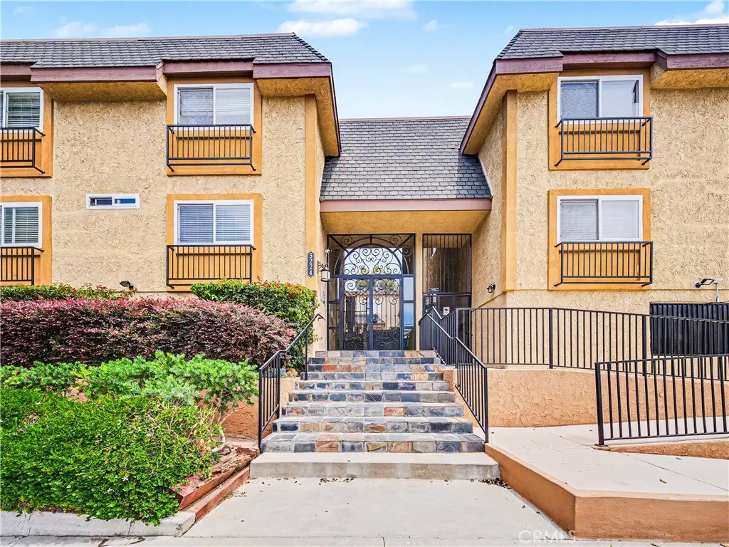 5224 Denny 205, North Hollywood, CA — listing photo 1