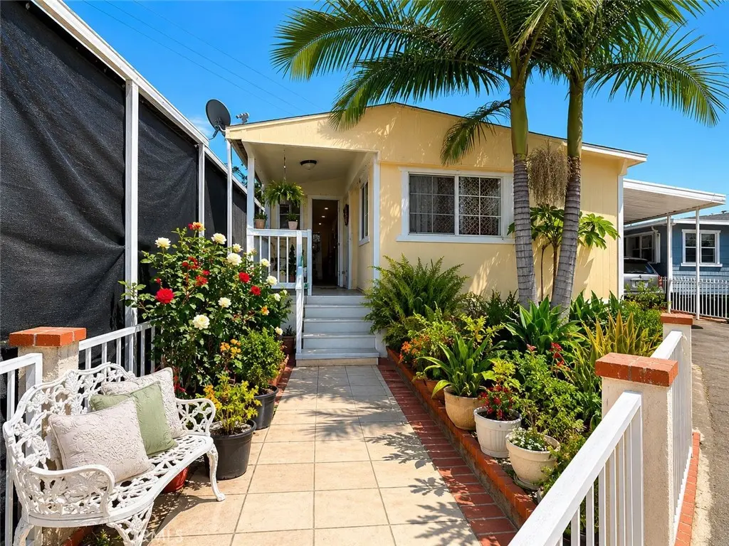 Manufactured In Park for sale at 6475 Atlantic Avenue 250, Long Beach, CA featuring 3 beds and 1 bath