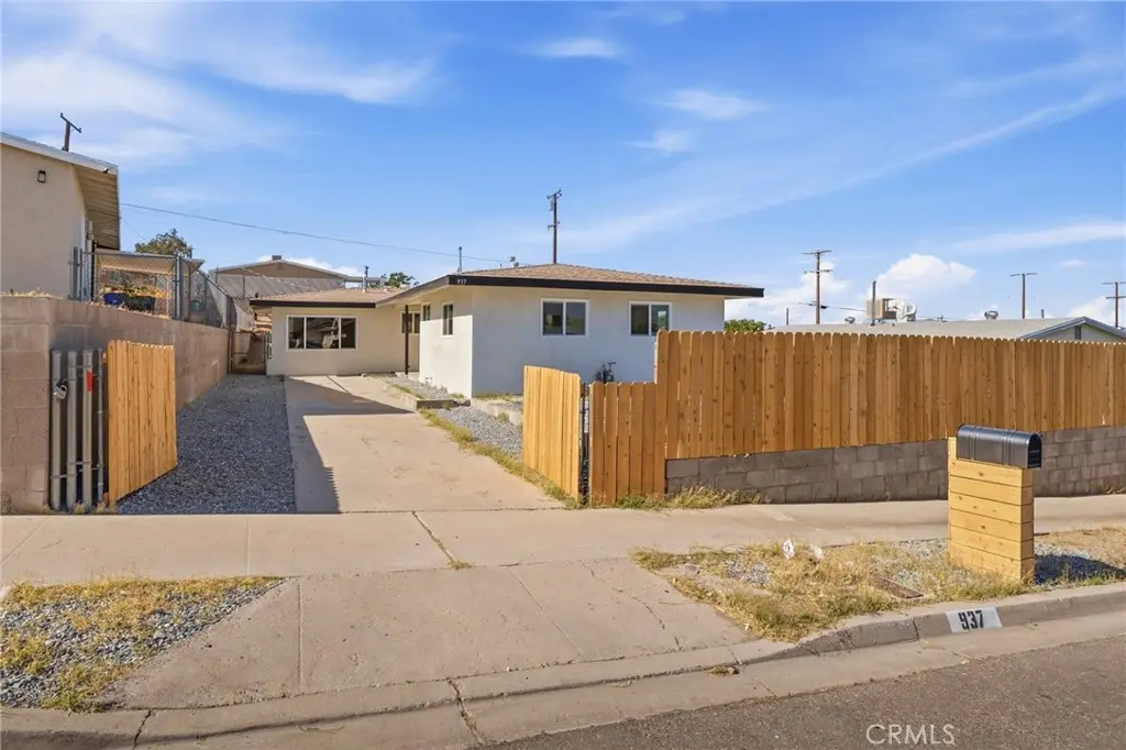 Single Family Residence for rent at 937 E Elizabeth, Barstow, CA featuring 4 beds and 1 bath