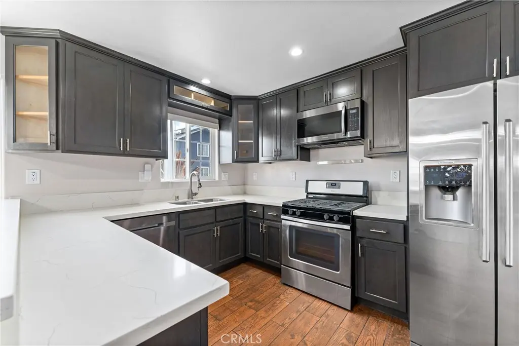 Single Family Residence for rent at 435 Cerritos Avenue, Long Beach, CA featuring 4 beds and 3 baths