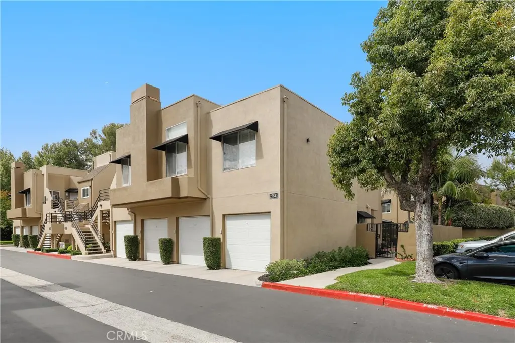 Condominium for sale at 27841 Persimmon 44, Mission Viejo, CA featuring 3 beds and 3 baths