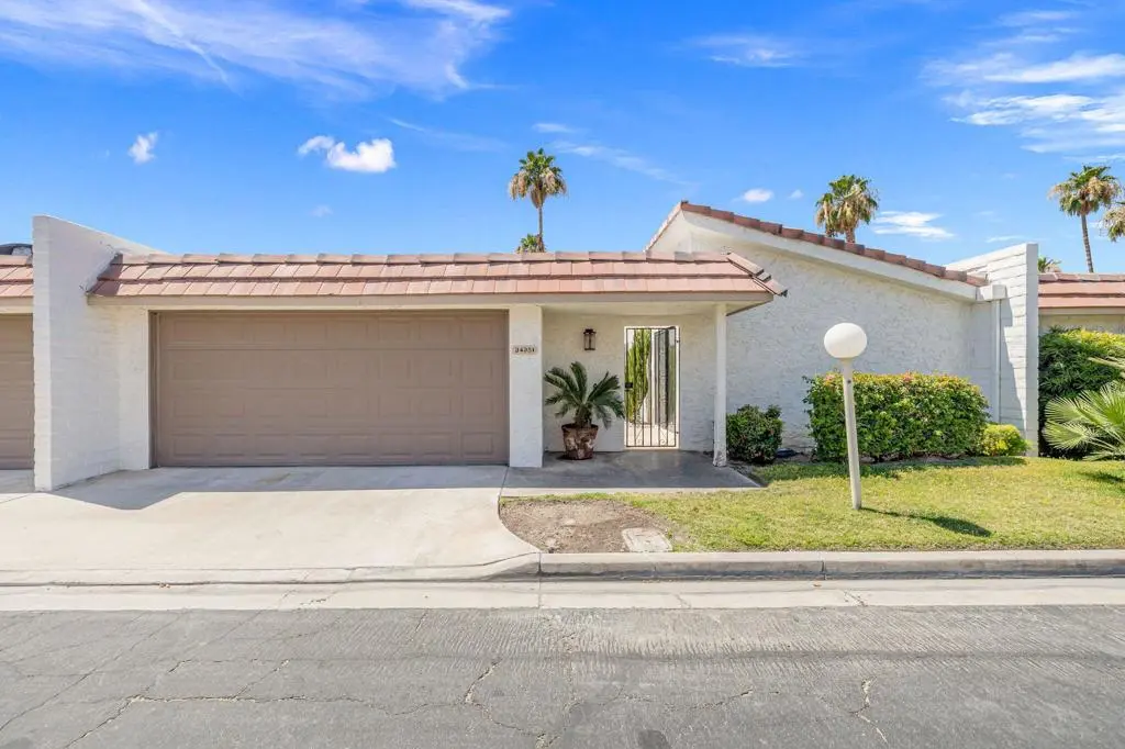 Condominium for sale at 34351 Calle Las Palmas, Cathedral City, CA featuring 2 beds and 2 baths