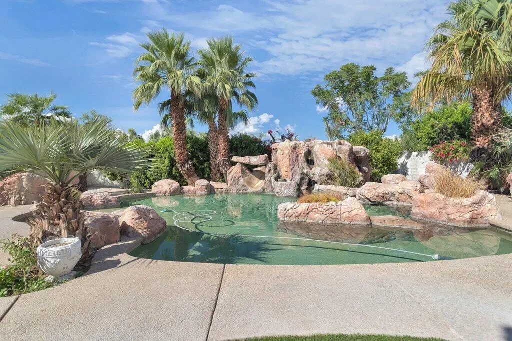 Single Family Residence for rent at 8 Macbeth Court, Rancho Mirage, CA featuring 4 beds and 4 baths