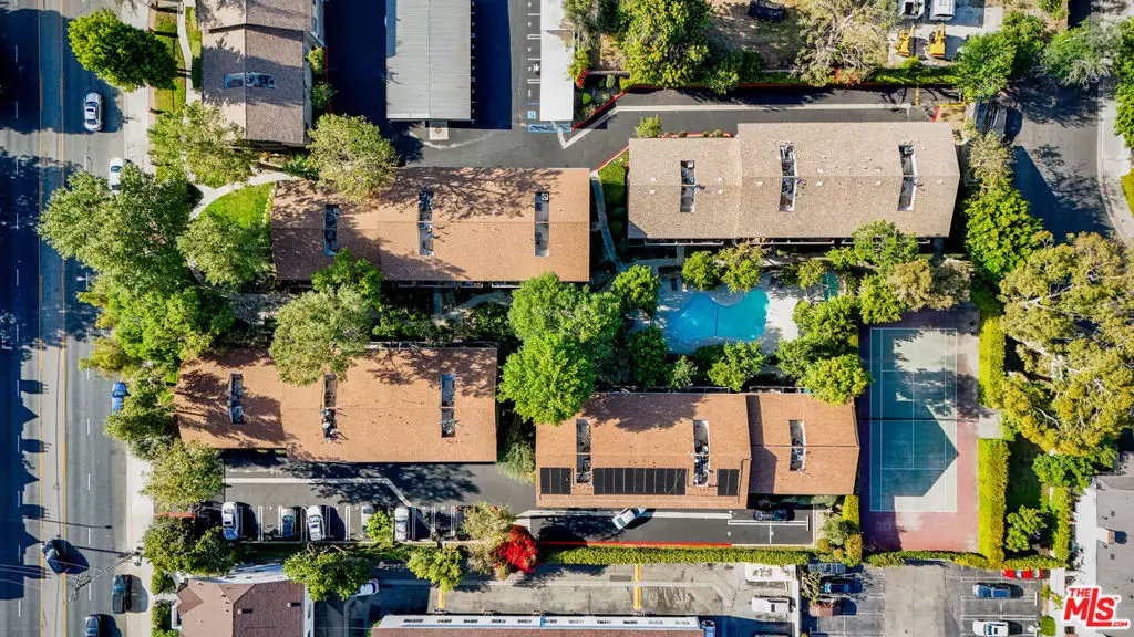7312 Corbin Avenue J, Reseda, CA — listing photo 1