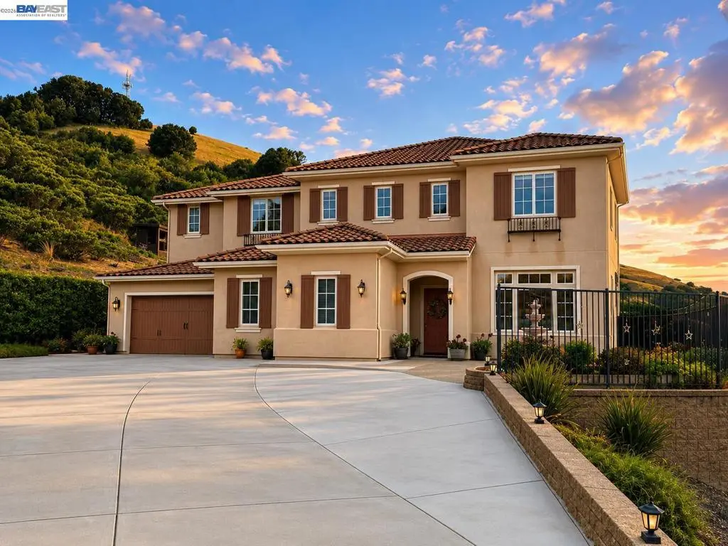 Single Family Residence for sale at 200 cliffecastle, San Ramon, CA featuring 5 beds and 5 baths