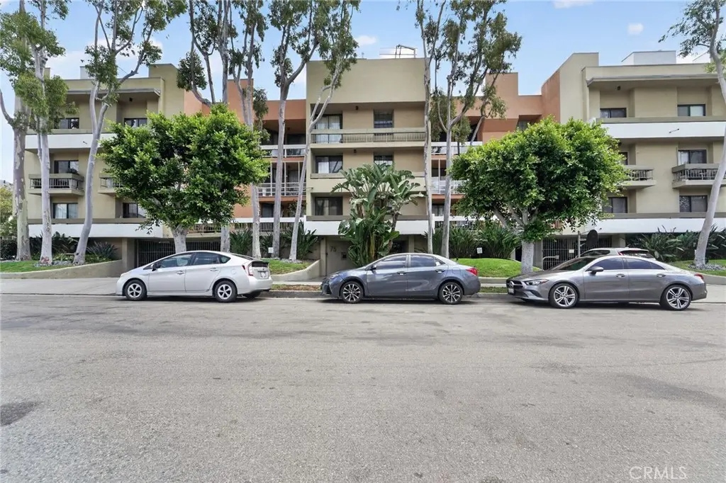 750 N Kings 114, West Hollywood, CA — listing photo 1