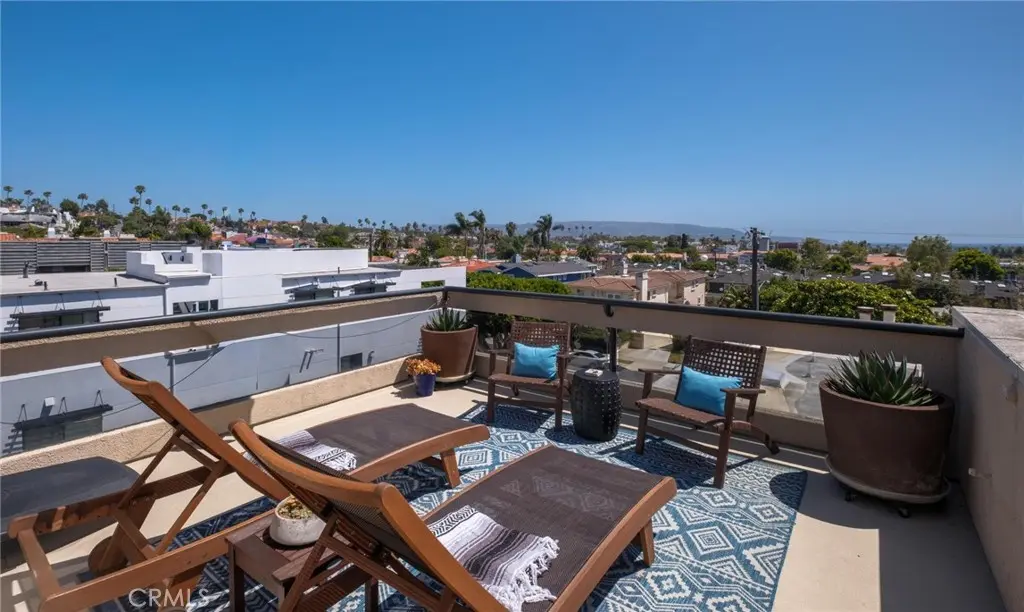 Townhouse for sale at 816 N Juanita B, Redondo Beach, CA featuring 4 beds and 3 baths