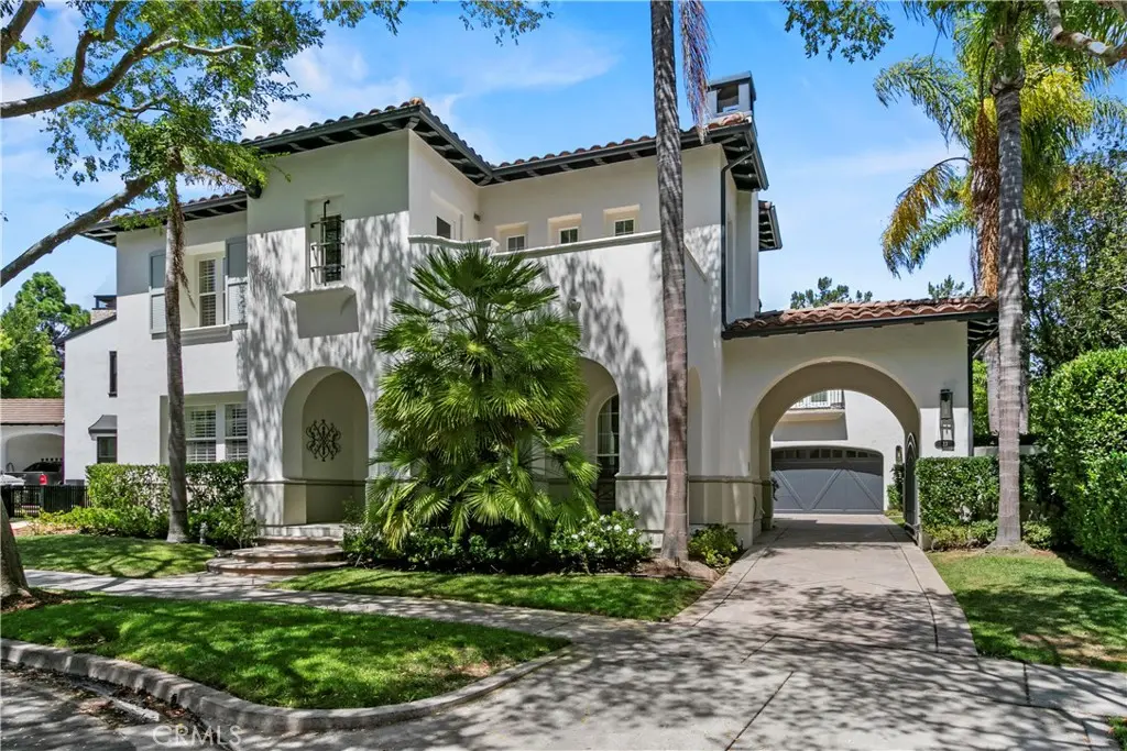 Single Family Residence for rent at 23 Boardwalk, Newport Beach, CA featuring 5 beds and 6 baths