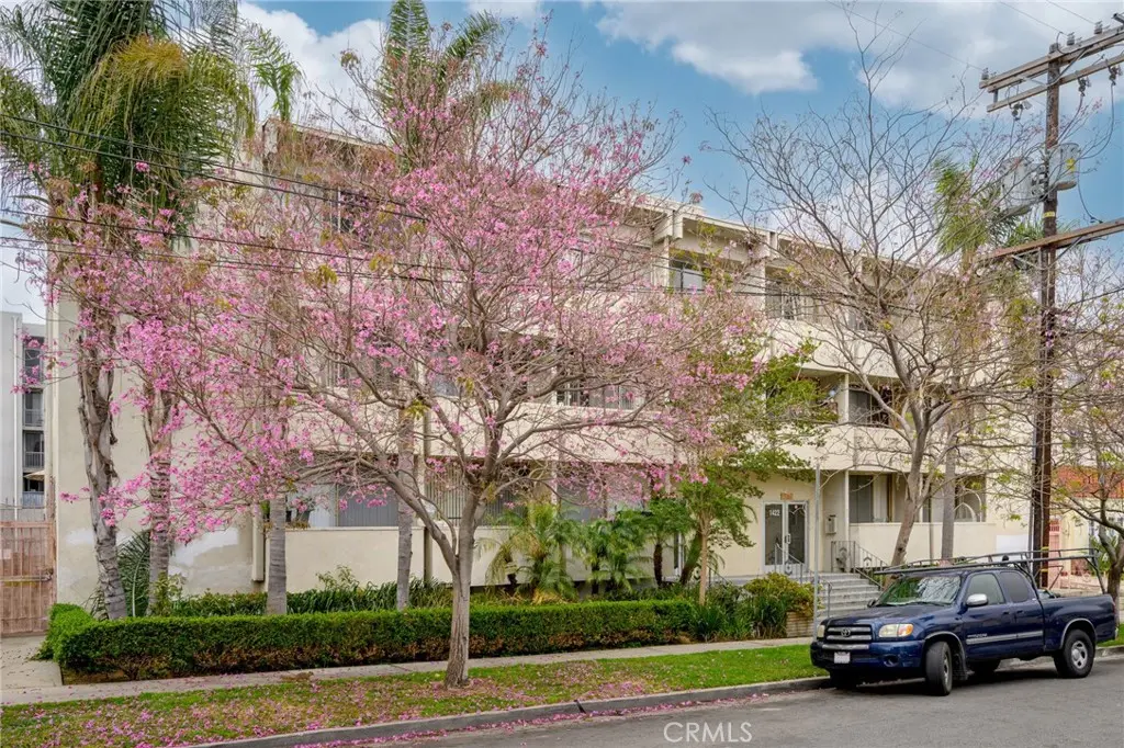 Residential Lease for rent at 1422 N Curson Avenue 15, Los Angeles, Los Angeles County, CA featuring 1 bed and 1 bath