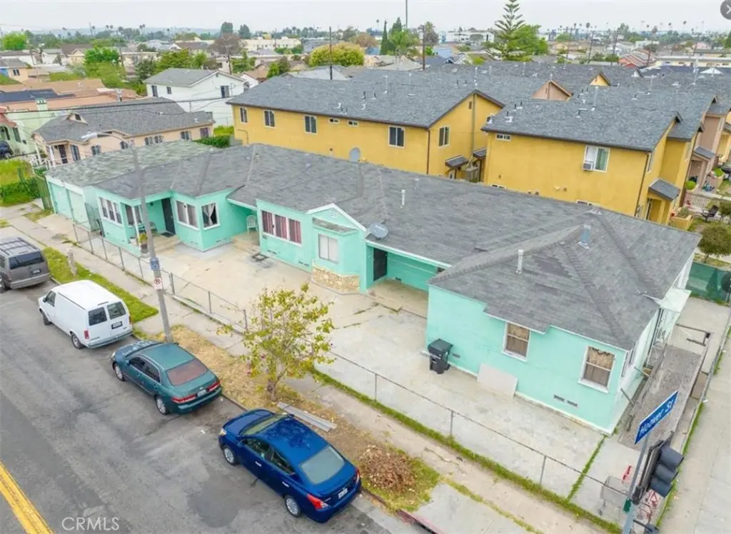 Apartment for sale at 7527 S Hoover Street, Los Angeles, CA