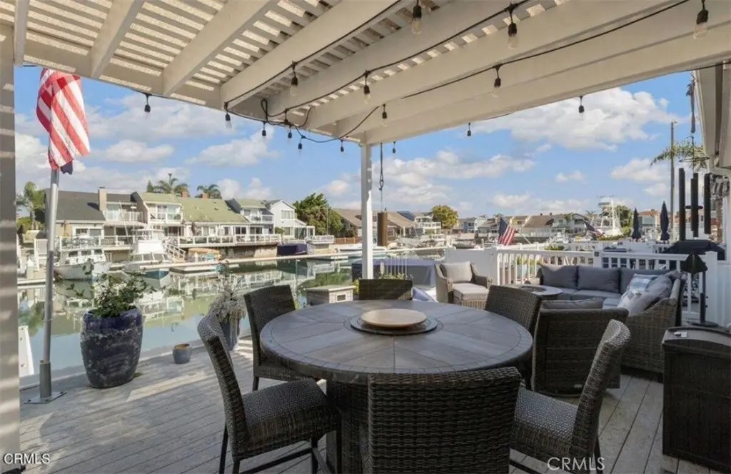 Townhouse for sale at 4541 Lyme Bay, Oxnard, CA featuring 3 beds and 3 baths