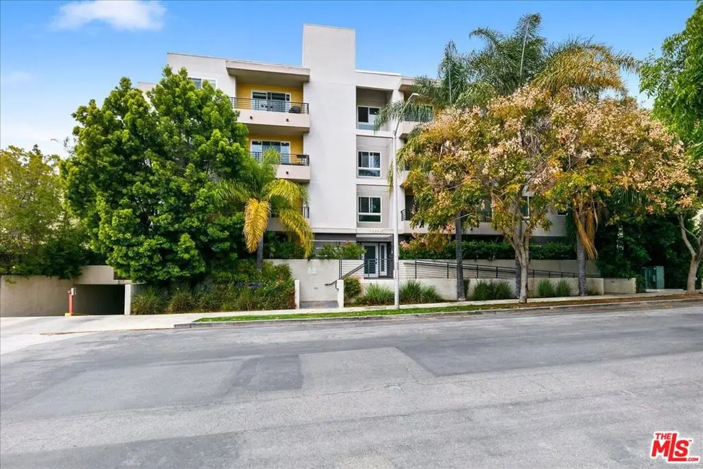 11115 Acama Street 107, North Hollywood, CA — listing photo 1