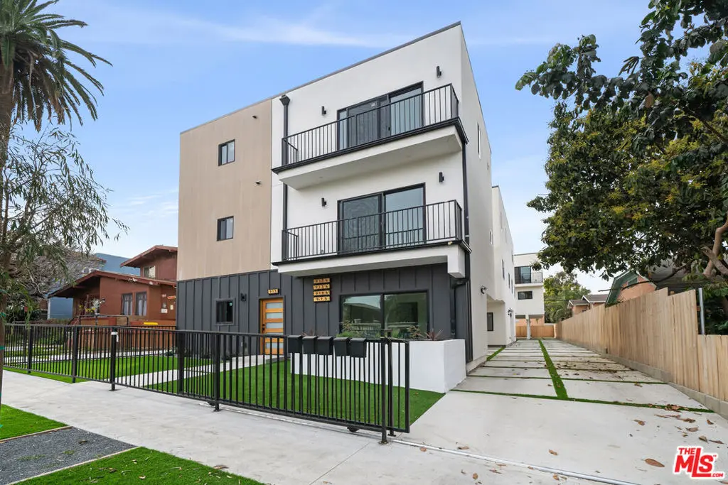 Residential Income for sale at 913 N Hobart Boulevard, Los Angeles, CA featuring 20 beds and 23 baths