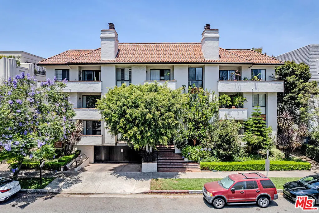 Condominium for sale at 11755 Montana Avenue 306, Los Angeles, CA featuring 2 beds and 2 baths