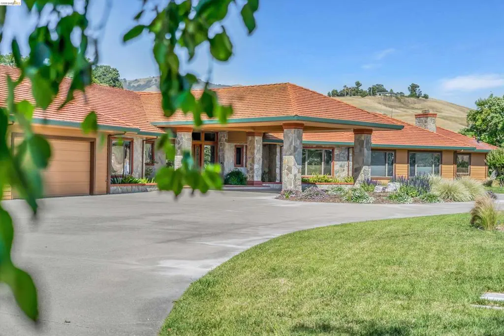Single Family Residence for sale at 5885 Bruce Dr, Danville, CA featuring 5 beds and 8 baths