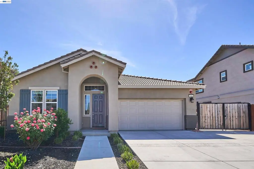 Single Family Residence for sale at 243 Gannet St, Vacaville, CA featuring 4 beds and 2 baths