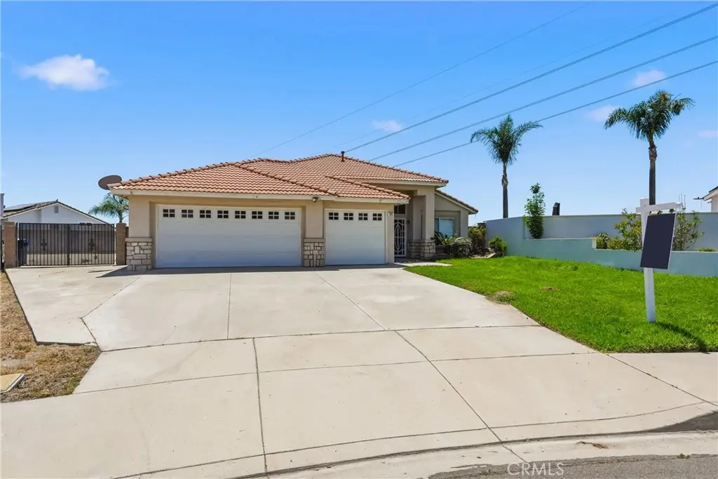 Single Family Residence for sale at 2885 W Calle Vista, Rialto, CA featuring 4 beds and 2 baths