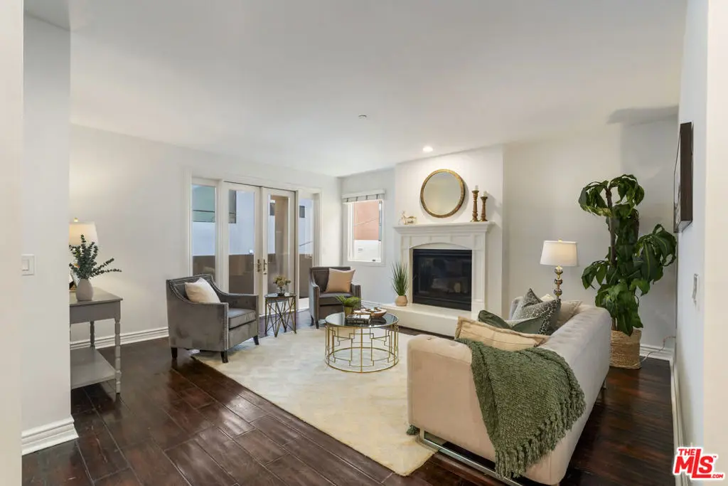 Condominium for sale at 5057 Maplewood Avenue 202, Los Angeles, CA featuring 3 beds and 3 baths
