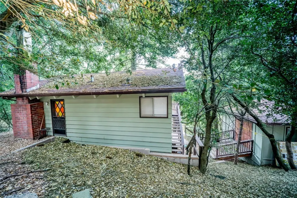 25123 Valle Drive, Crestline, CA — listing photo 1