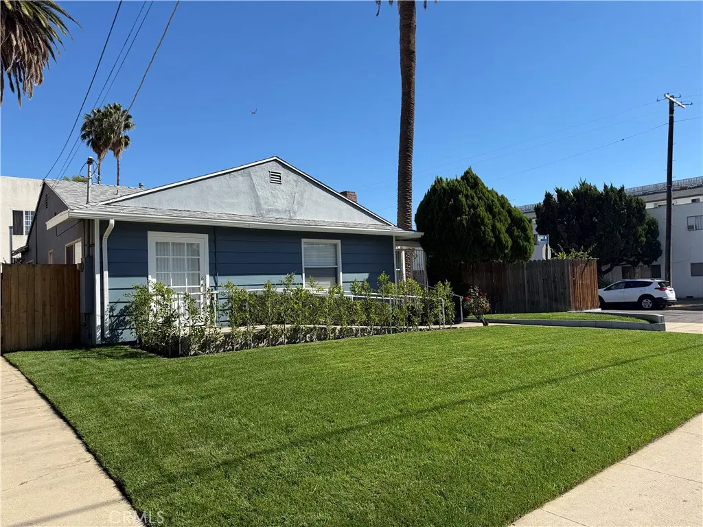 7402 Haskell, Van Nuys, CA — listing photo 1