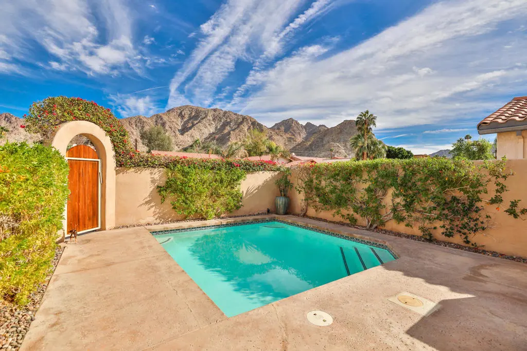 Residential Lease for rent at 54605 Avenue Vallejo, La Quinta, Riverside County, CA featuring 3 beds and 2 baths