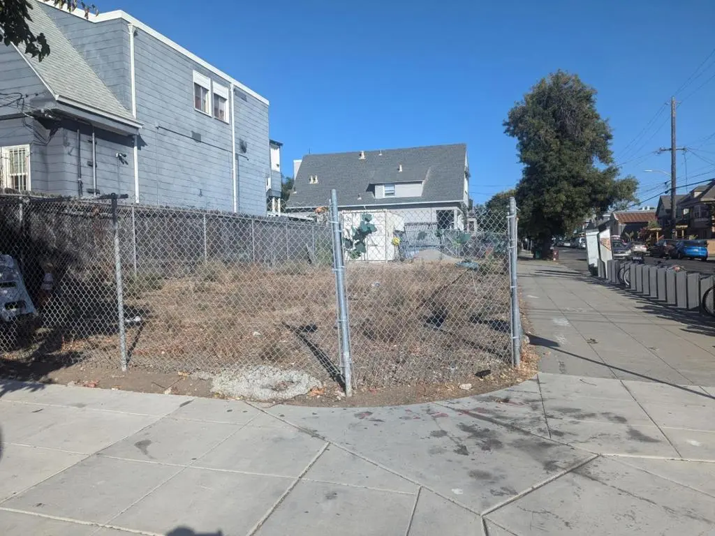 3700 West Street, Oakland, CA — listing photo 1