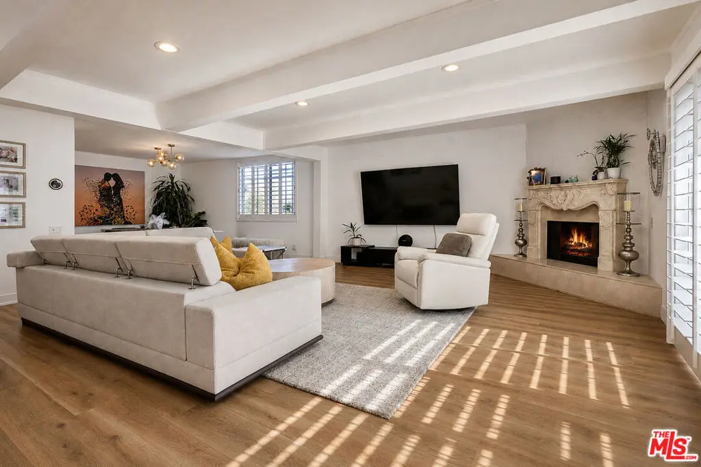 Condominium for sale at 2385 Roscomare Road D17, Los Angeles, CA featuring 2 beds and 2 baths