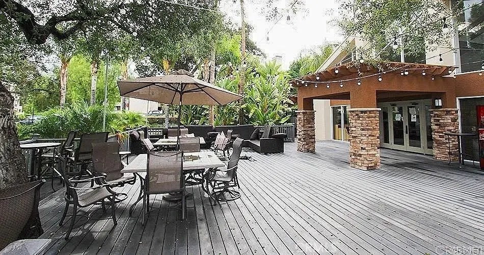 21520 Burbank 211, Woodland Hills, CA — listing photo 1