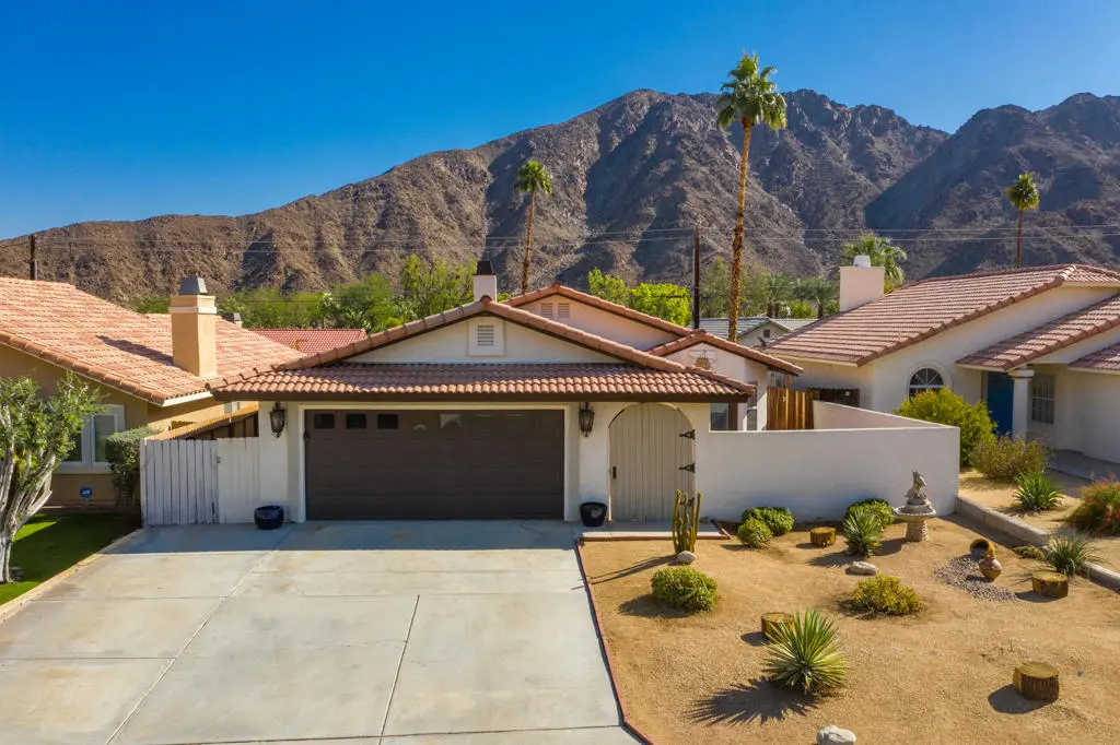 Residential Lease for rent at 53390 Avenida Navarro, La Quinta, Riverside County, CA featuring 3 beds and 2 baths