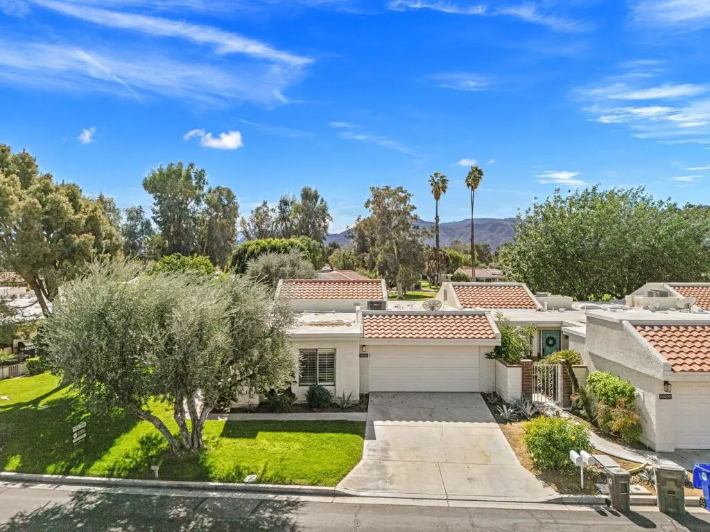 Residential Lease for rent at 68615 Paseo Soria, Cathedral City, Riverside County, CA featuring 2 beds and 2 baths