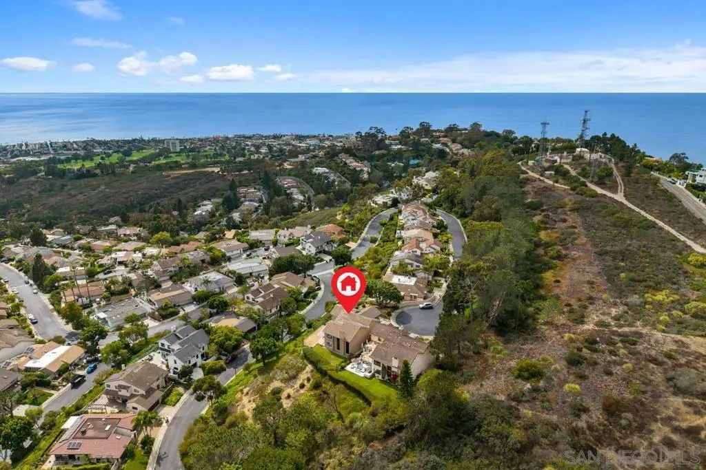 Single Family Residence for rent at 2097 Caminito Capa, La Jolla, CA featuring 4 beds and 5 baths