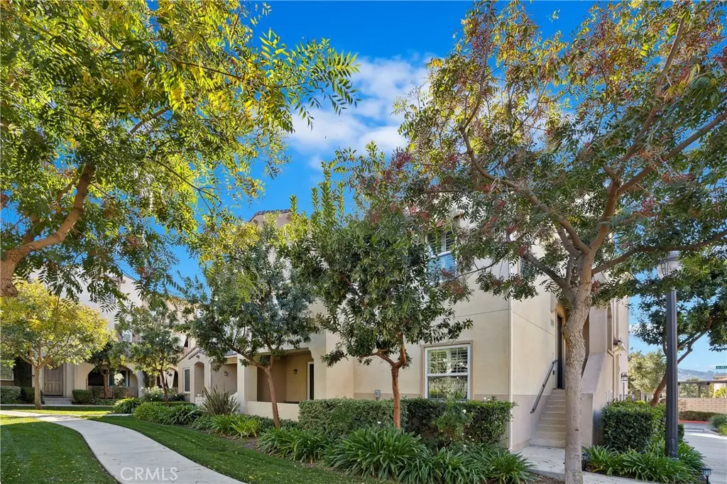 Residential Lease for rent at 31205 Strawberry Tree Lane 47, Temecula, Riverside County, CA featuring 3 beds and 4 baths