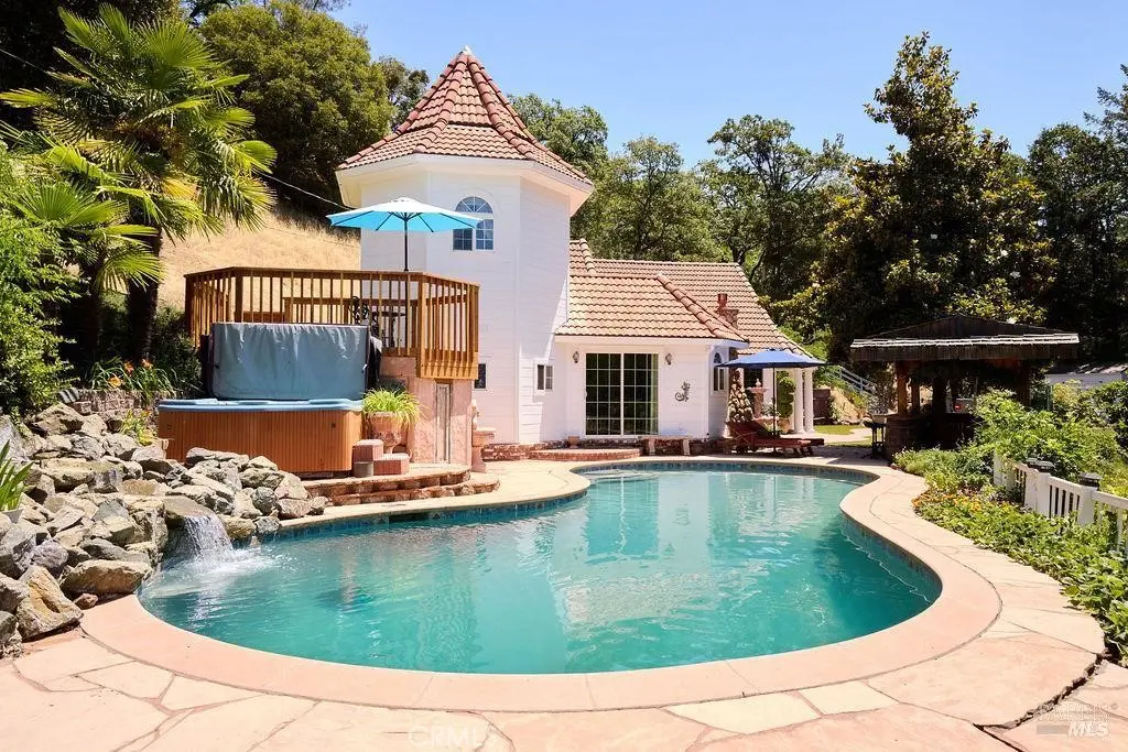 19400 Scenic Drive, Redwood Valley, CA — listing photo 1