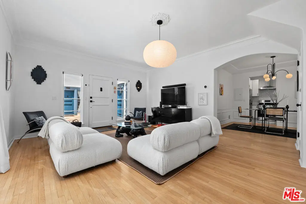 Residential Lease for rent at 1270 N Hayworth Avenue, West Hollywood, Los Angeles County, CA featuring 2 beds and 2 baths