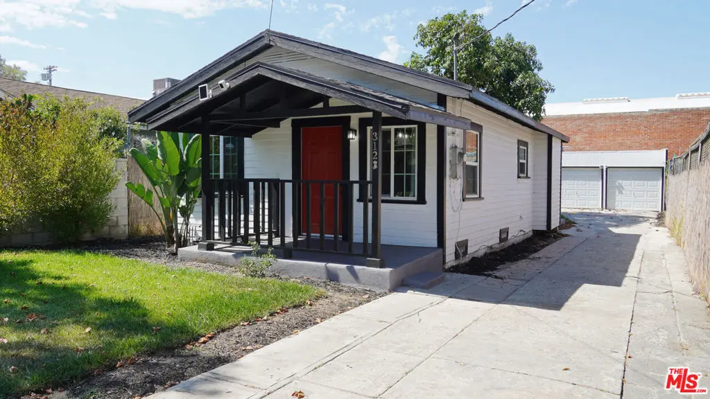 Residential Lease for rent at 3123 W 67th Street, Los Angeles, Los Angeles County, CA featuring 2 beds and 2 baths