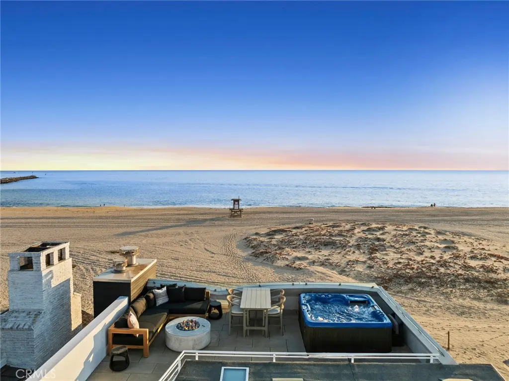 Single Family Residence for rent at 2144 E Oceanfront, Newport Beach, CA featuring 3 beds and 4 baths