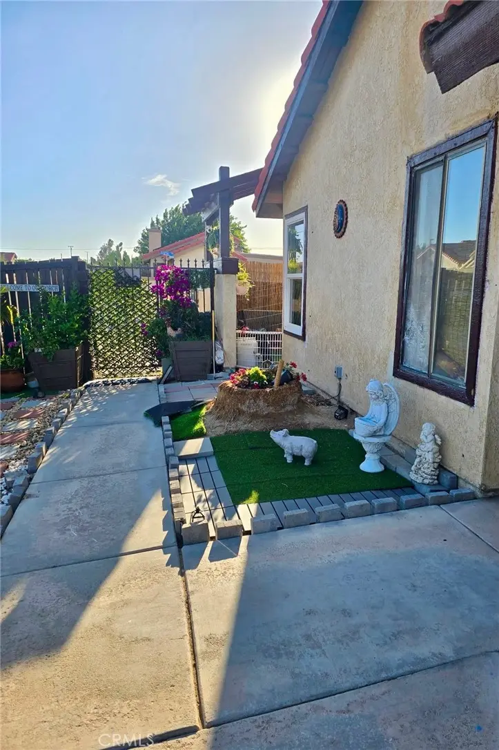 12205 Sixth, Victorville, CA — listing photo 1