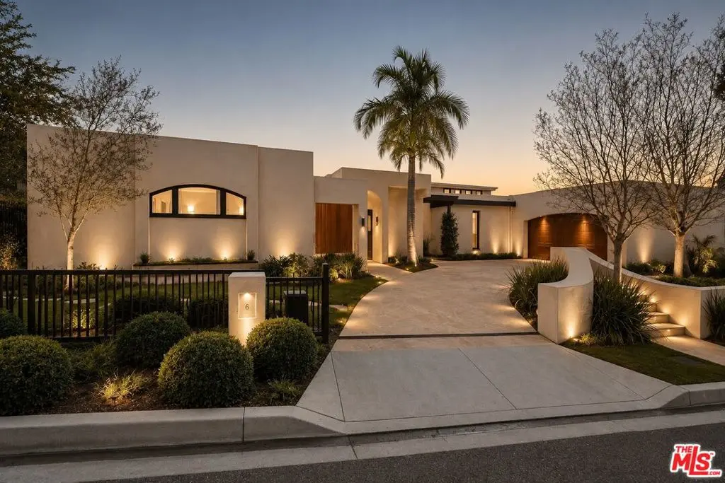 Single Family Residence for rent at 1740 Carla Ridge, Beverly Hills, CA featuring 4 beds and 5 baths