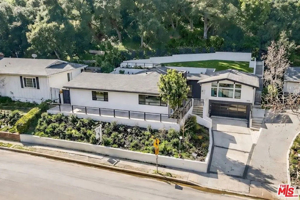 3873 Royal Woods Drive, Sherman Oaks, CA — listing photo 1